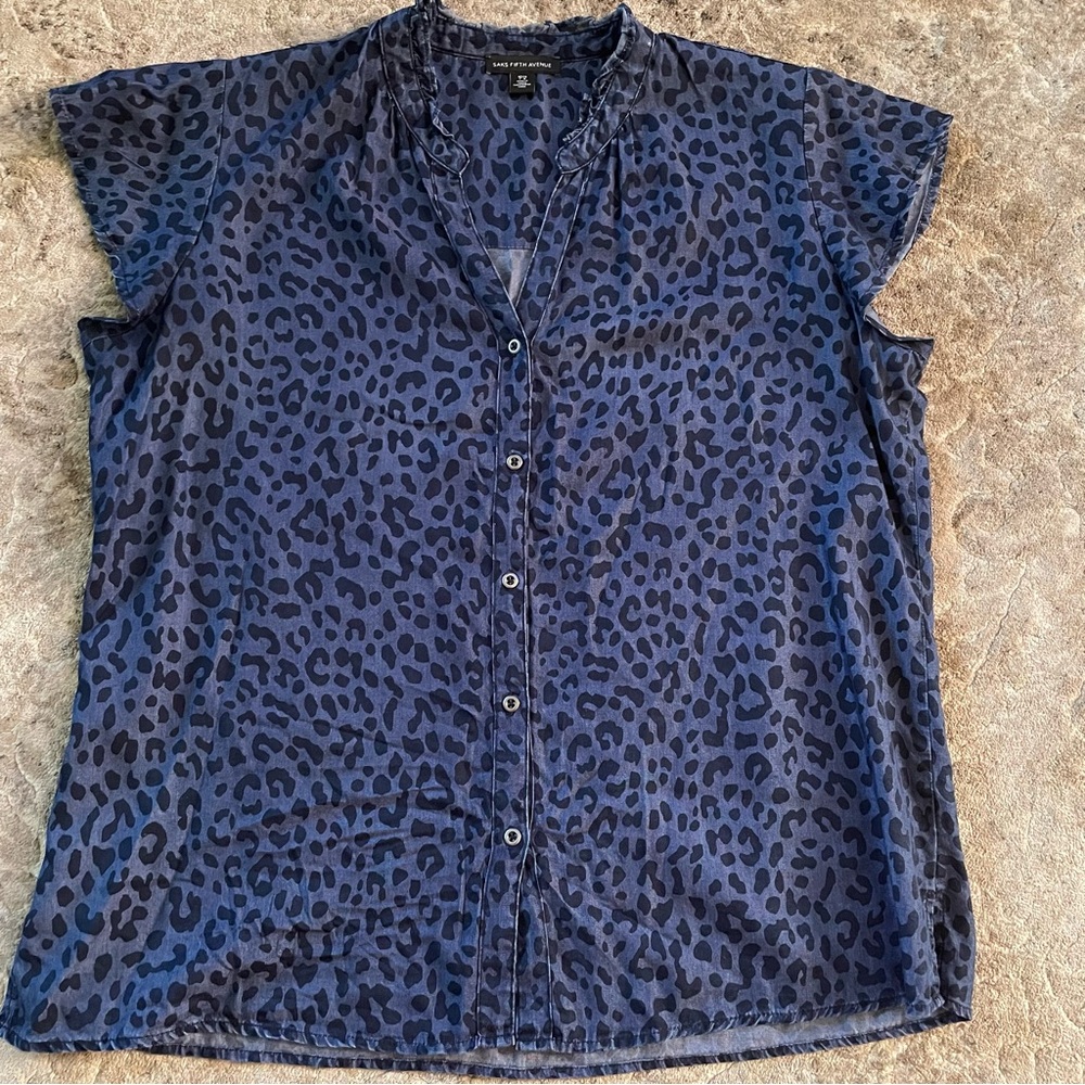 Saks Fifth Avenue animal print button down women’s blouse,Large, cap sleeve